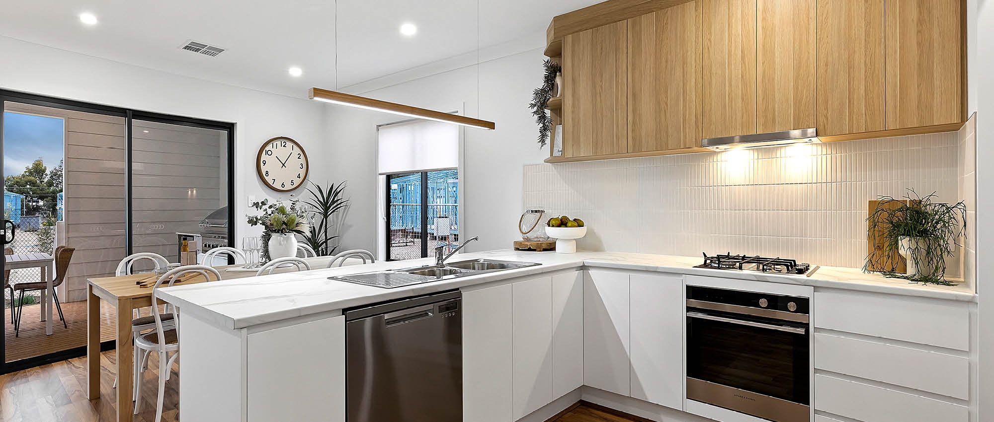 Web-Article-Banner-Image AKORA-functional-modular-kitchen-designs-getaway-display-home-kitchen-2000x850px